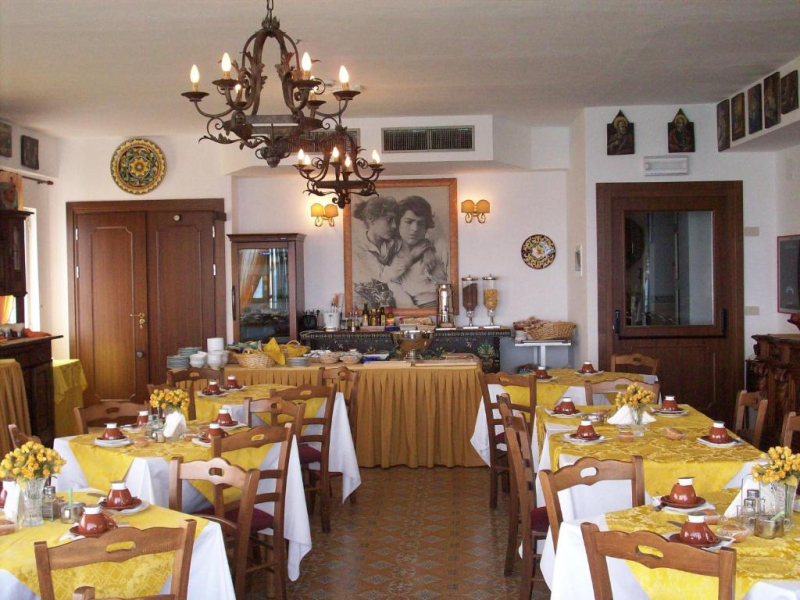 Hotel La Riva Sicililija Restoran